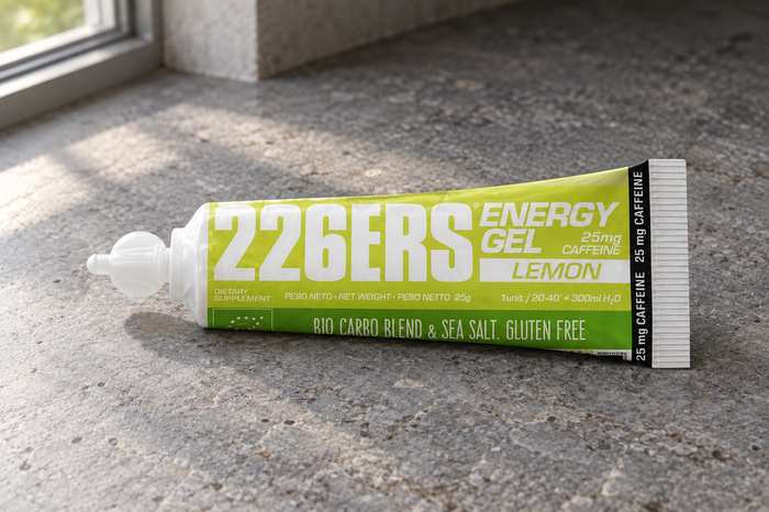 Tubo de 226ERS Energy Gel sabor limón, con sello ecológico y texto Bio Carbo Blend